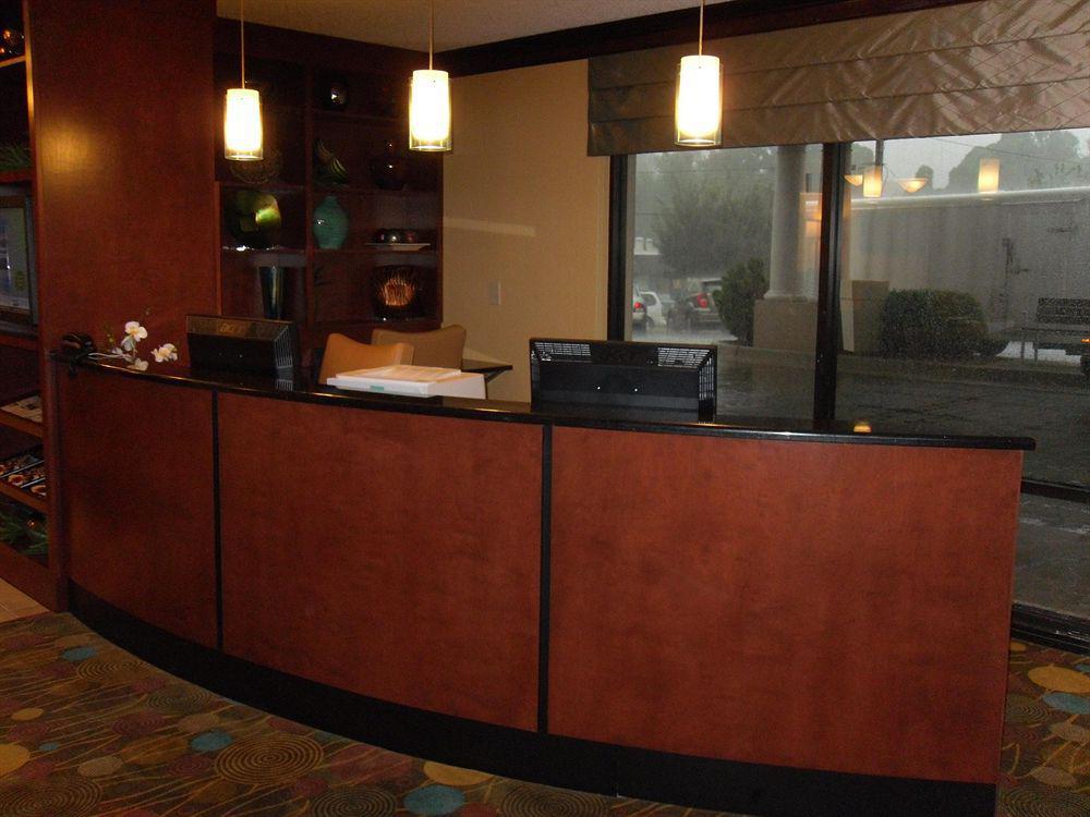 Holiday Inn Express Lynchburg By Ihg Интериор снимка